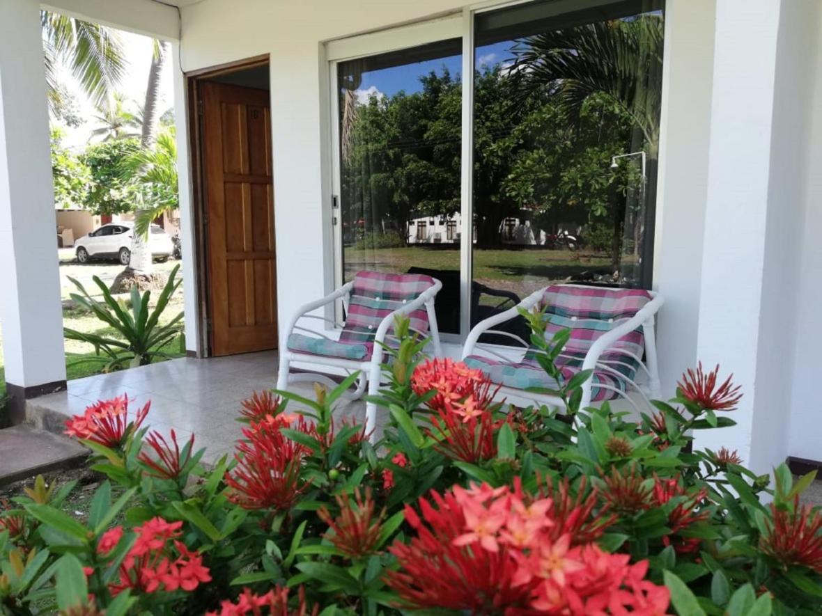 Hotel La Isla Parrita Exterior foto